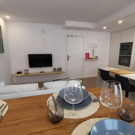 Dream - Renovated - Moraria Center Apartment
