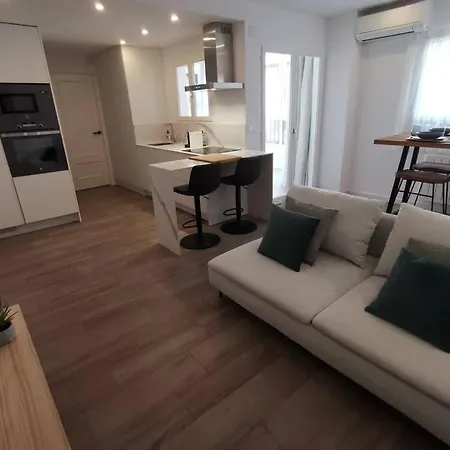Dream - Renovated - Moraria Center Apartment